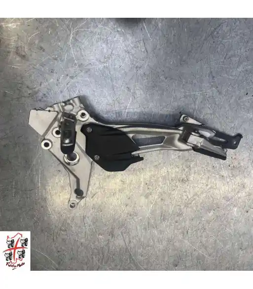 Must-Have Platine repose pied droit BMW F900XR - 2024