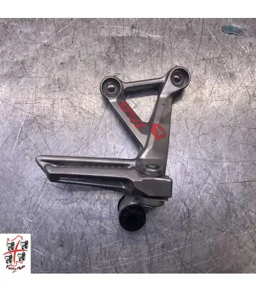 Réduction Platine repose pied Arrière Droit HONDA HORNET 750 - 2024