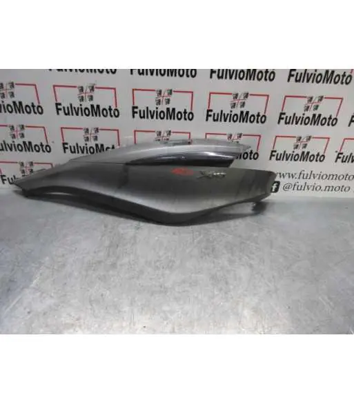 Authentique Flanc de selle Gauche PIAGGIO X10 125 – 2013
