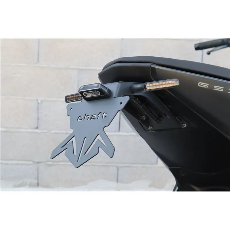 SUPPORT DE PLAQUE AVEC CLIGNOTANTS ET FEU MULTIFONCTIONS SUZUKI GSX-8 Livraison Express