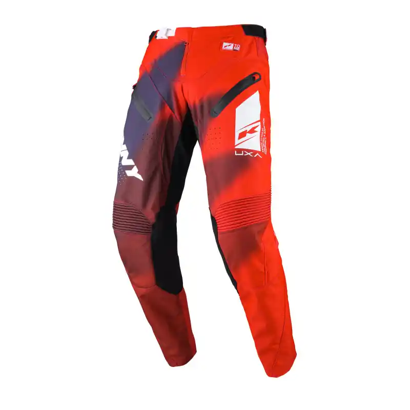 Must-Have Pantalon Cross KENNY TITANIUM TONES Rouge