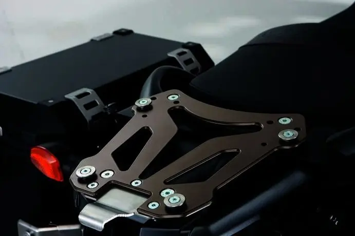 Must-Have Support Top-Case (titane-or) pour Suzuki V-Strom 650 BJ. 2012-2016